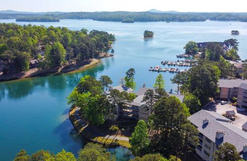 Salem Apartment | Lake Keowee Condo Resort Pools and Lake Access!