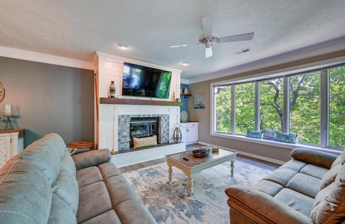 Salem Apartment | Lake Keowee Condo Resort Pools and Lake Access!