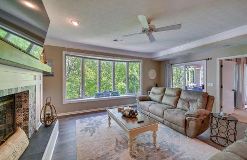 Salem Apartment | Lake Keowee Condo Resort Pools and Lake Access!