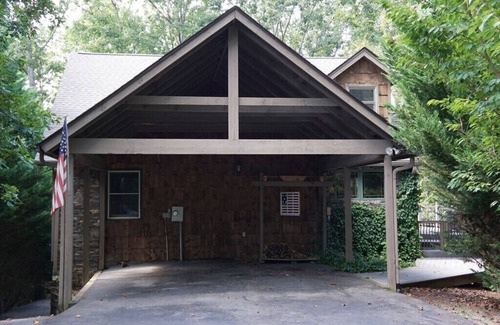 Six Mile House | Lake Keowee water front! Close to Clemson. Enjoy the new patio area w/firepit