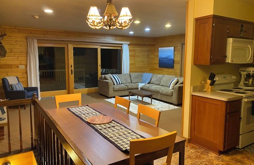 Crandon House | Lake Lucerne Family Getaway, private setting close to town