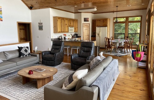 Dadeville House | Lake Martin Luxury in the harbor