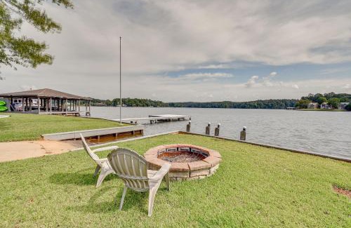 Dadeville House | Lake Martin Retreat with Private Dock and Boat Launch