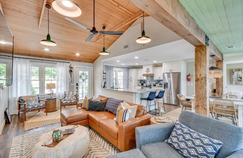 Dadeville House | Lake Martin Retreat with Private Dock and Boat Launch