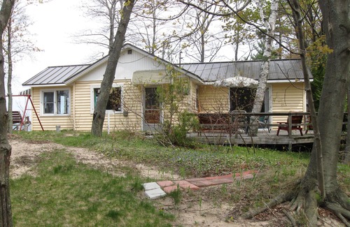 Manistee Cottage | Lake Michigan Beachfront and Spectacular Sunset Views!