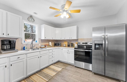 Craig Beach House | Lake Milton Haven: 3BR, Modern, Near Lake & Winery