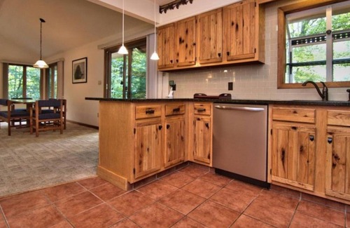 Pocono Pines Ski Chalet | Lake Naomi Pocono Vacation Home, ⁕CHECK OUT OUR FALL FOILAGE SPECIALS⁕