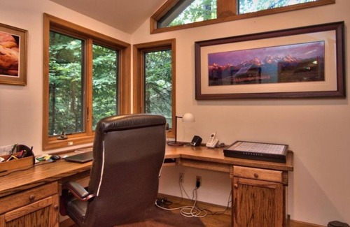 Pocono Pines Ski Chalet | Lake Naomi Pocono Vacation Home, ⁕CHECK OUT OUR FALL FOILAGE SPECIALS⁕