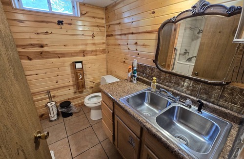 Tomahawk Cottage | Lake Nokomis Cabin-Wheelchair Accessible-Fire Pit