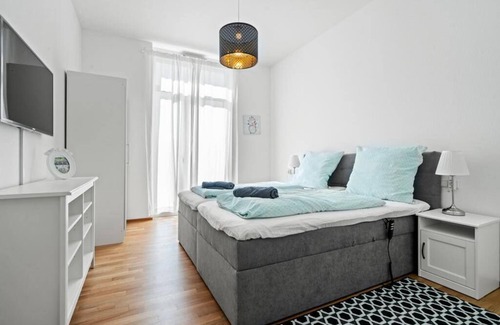 Fischbach Apartment | Lake-Oasis |StayUnix| Lake-Terrace-Parking-Netflix