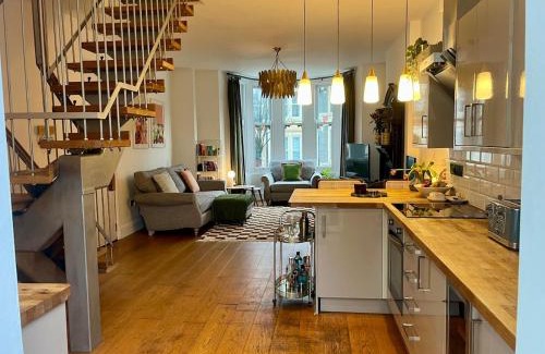 Roath Apartment | Lake Park House - Stylish Apartment with Parking