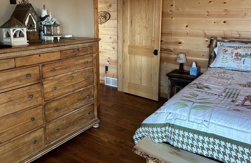 Nekoosa Cabin | Lake Petenwell waterfront cabin, minutes from Sand Valley - NEW