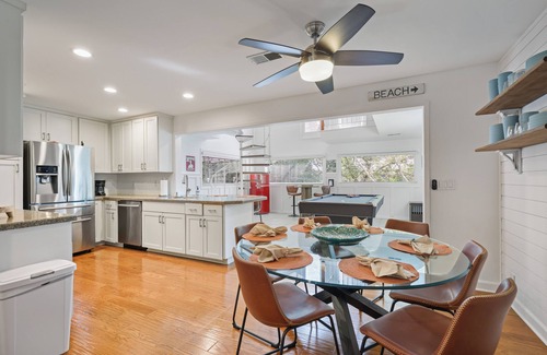 Acworth House | Lake Point Cottage at Acworth Beach