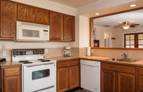 Neotsu House | Lake Point Hideaway