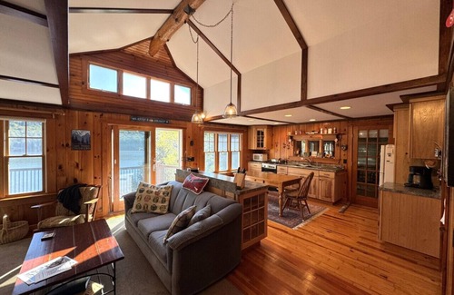 Wilmington House | Lake Raponda Cottage- Dock, Kayaks, Paddleboard