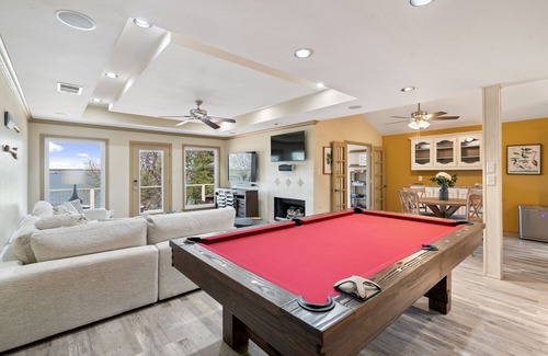 Rockwall House | Lake Ray Hubbard - Luxury Lakeside Home Located in Chandler's Landing - Rockwall