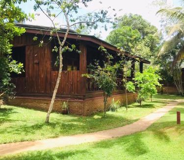 Maha Gonadoowa Hotel | Lake Resort Bolgoda