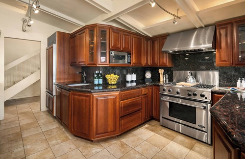 Viewpoint House | Lake Sammamish Waterfront Home with Hot Tub/Pet Friendly