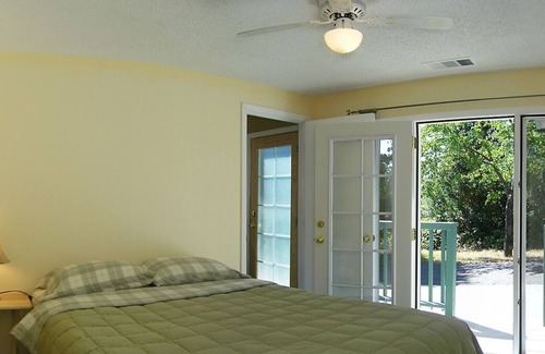 Lakehead-Lakeshore House | Lake Shasta Pine House Located Lakehead California