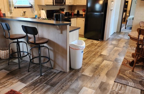 Lakewood House | Lake Shelbyville Corn Crib is a Charming 2-bedroom house with fishing ponds