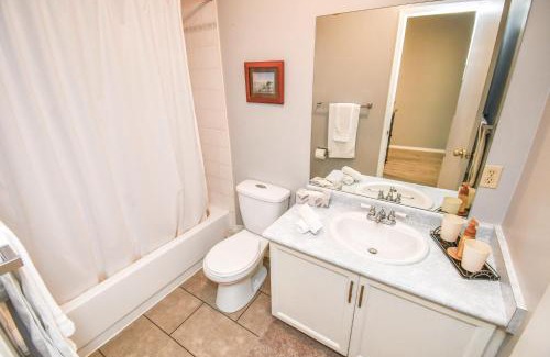 Alcona House | Lake Simcoe 4 Bedroom Family Home Ideal Toronto Area Retreat