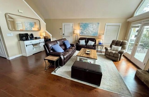 Hardwick House | Lake Sinclair Escape - boathouse, 4 bedroom