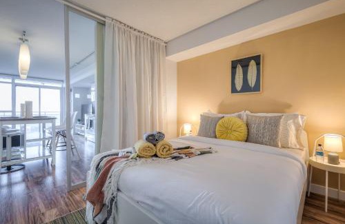 CityPlace Apartment | Lake & Skyview 1BR Plus Den Apartment Free Parking