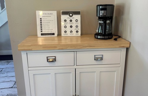 Pointe aux Roches Cottage | Lake St. Clair Waterfront Cottage | Hot Tub Games Room Family Retreat for 8–12