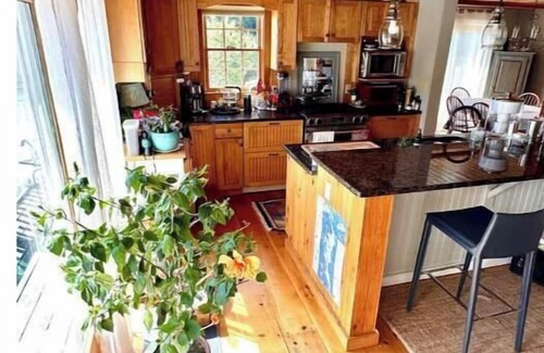 Georges Mills House | Lake Sunapee Waterfront with kayaks, paddleboards, dock, WiFi & AC