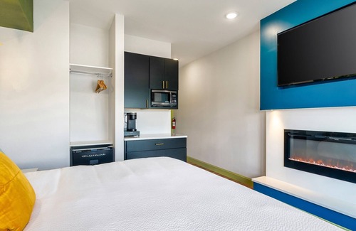 Dandridge Villa | Lake Therapy (1-Bedroom Villa) by RedAwning