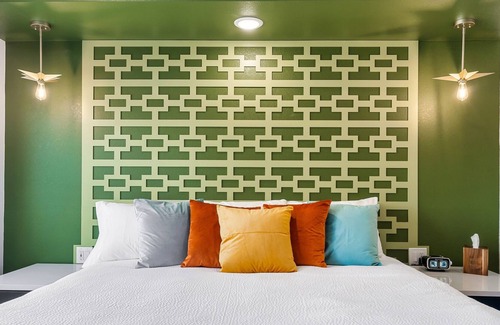 Dandridge Villa | Lake Therapy (1-Bedroom Villa) by RedAwning