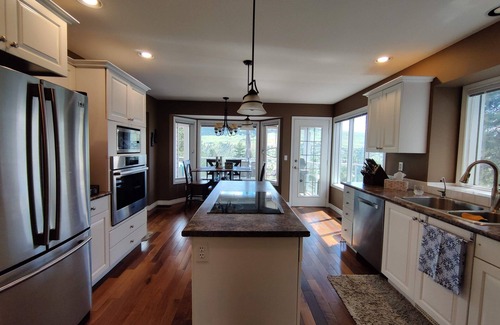 Central Okanagan House | Lake Time 🌊 2 Bed+Den, Your Home Away From Home!