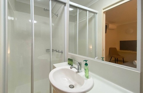 Sea Lake Hotel | Lake Tyrrell Accommodation LTA