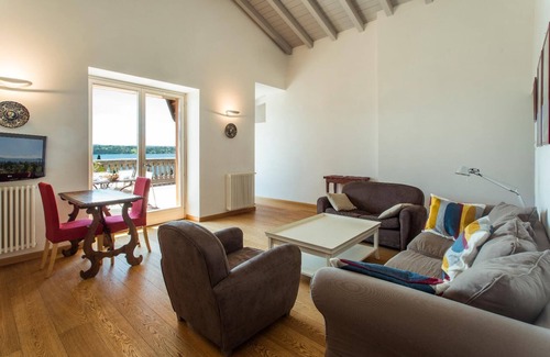 Gardone Riviera Apartment | Lake-view apartment Alloro