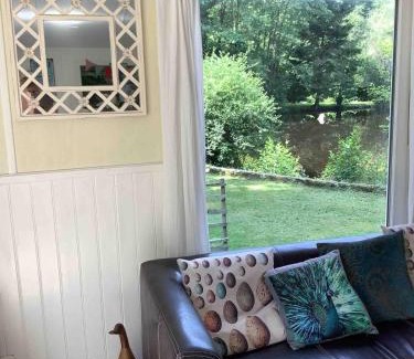 Faux-la-Montagne House | Lake View Cabin