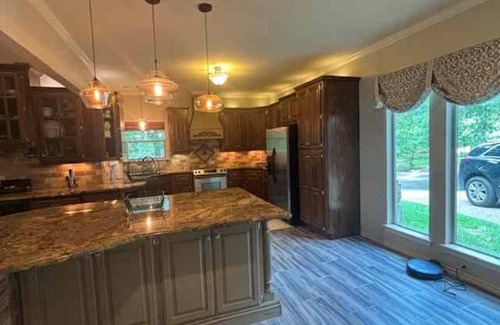 Texarkana House | Lake View Cabin