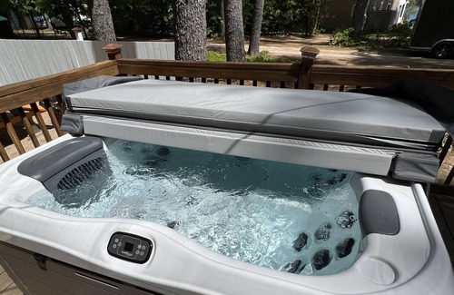 Wakefield House | Lake View Cottage with Hammock/Swing & Fire Pit & Two New Jacuzzi Spa Hot Tubs