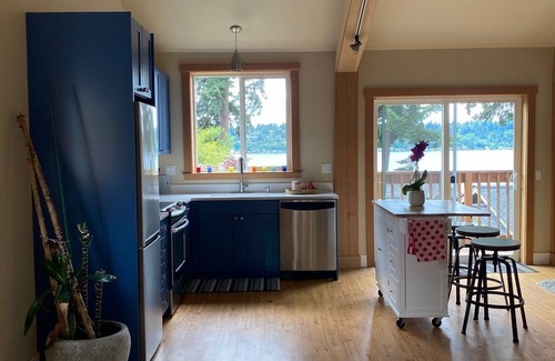 Inglewood-Finn Hill Cottage | Lake View Cottage in Holmes Point Neighborhood