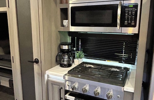 Mayo House | Lake View Country Glamping on 40+ Serene Acres