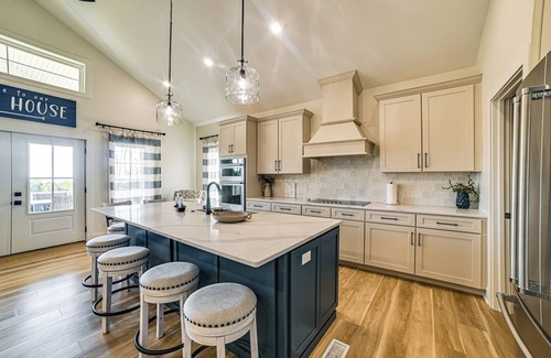 Grand Rivers House | Lake View + Deck: Group Getaway in Grand Rivers!