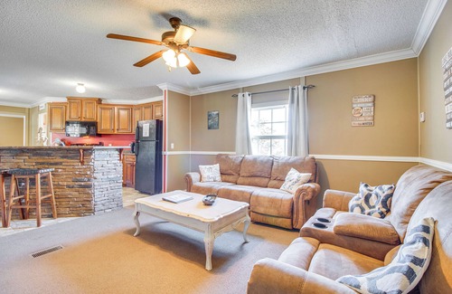 Mountain Home House | Lake-View Getaway w/Grill in Mountain Home!