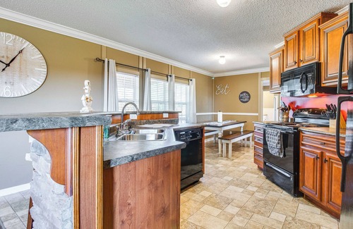 Mountain Home House | Lake-View Getaway w/Grill in Mountain Home!