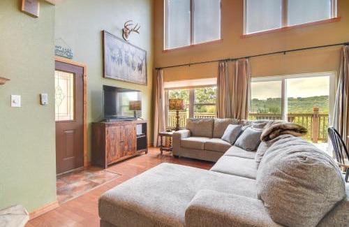 Blue Eye House | Lake-View Home in Blue Eye with Hot Tub and Fire Pit!