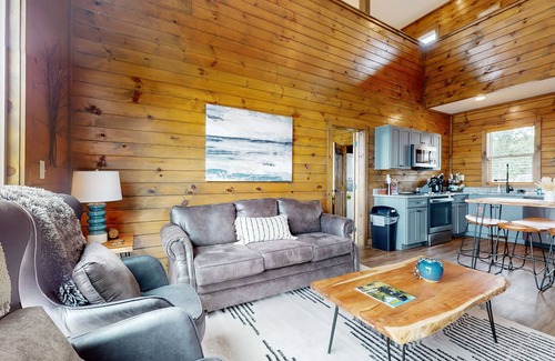 Sevierville Cabin | Lake view home w/hot tub, rocking chairs, fireplace, & free attraction tickets