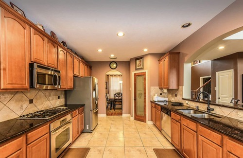 Missouri City House | ★Lake View ★ King Bed ★ Spacious