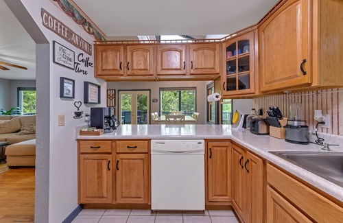 Almond House | Lake View of Fontana Lake close to Great Smoky Mountains and Tail of the Dragon