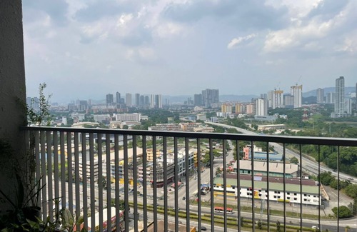 Seri Kembangan House | Lake view Resisdence