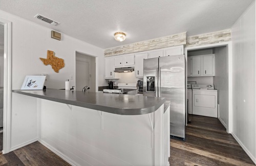 Laguna Park House | Lake Whitney 3BR getaway: family-ready, boat-friendly, Wi-Fi, fire pit