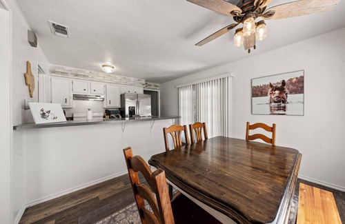 Laguna Park House | Lake Whitney 3BR getaway: family-ready, boat-friendly, Wi-Fi, fire pit