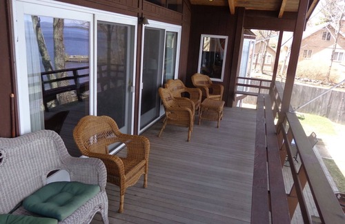 West Alton House | Lake Winnipesaukee Waterfront! Family Friendly, Amazing View, HotTub,Kayaks+more